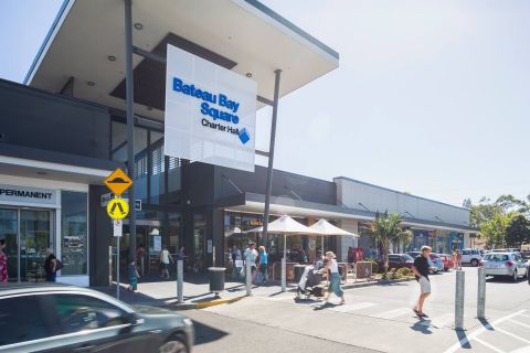 Bateau Bay Square